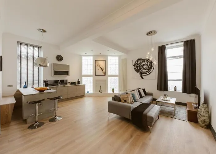 Nice 3 Bed Warehouse Apartment In Chiswick