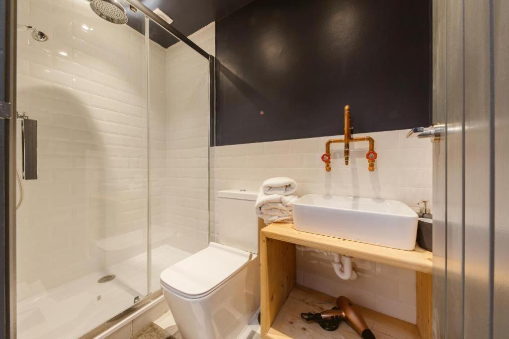 Apartment 3 Bed Warehouse In Chiswick London