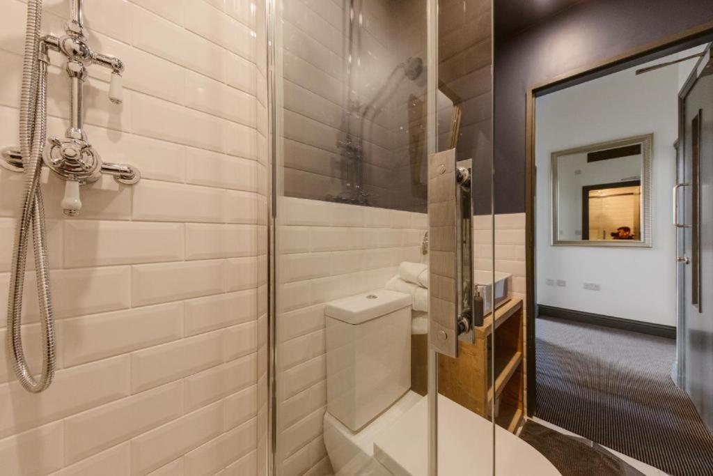 3 Bed Warehouse In Chiswick *